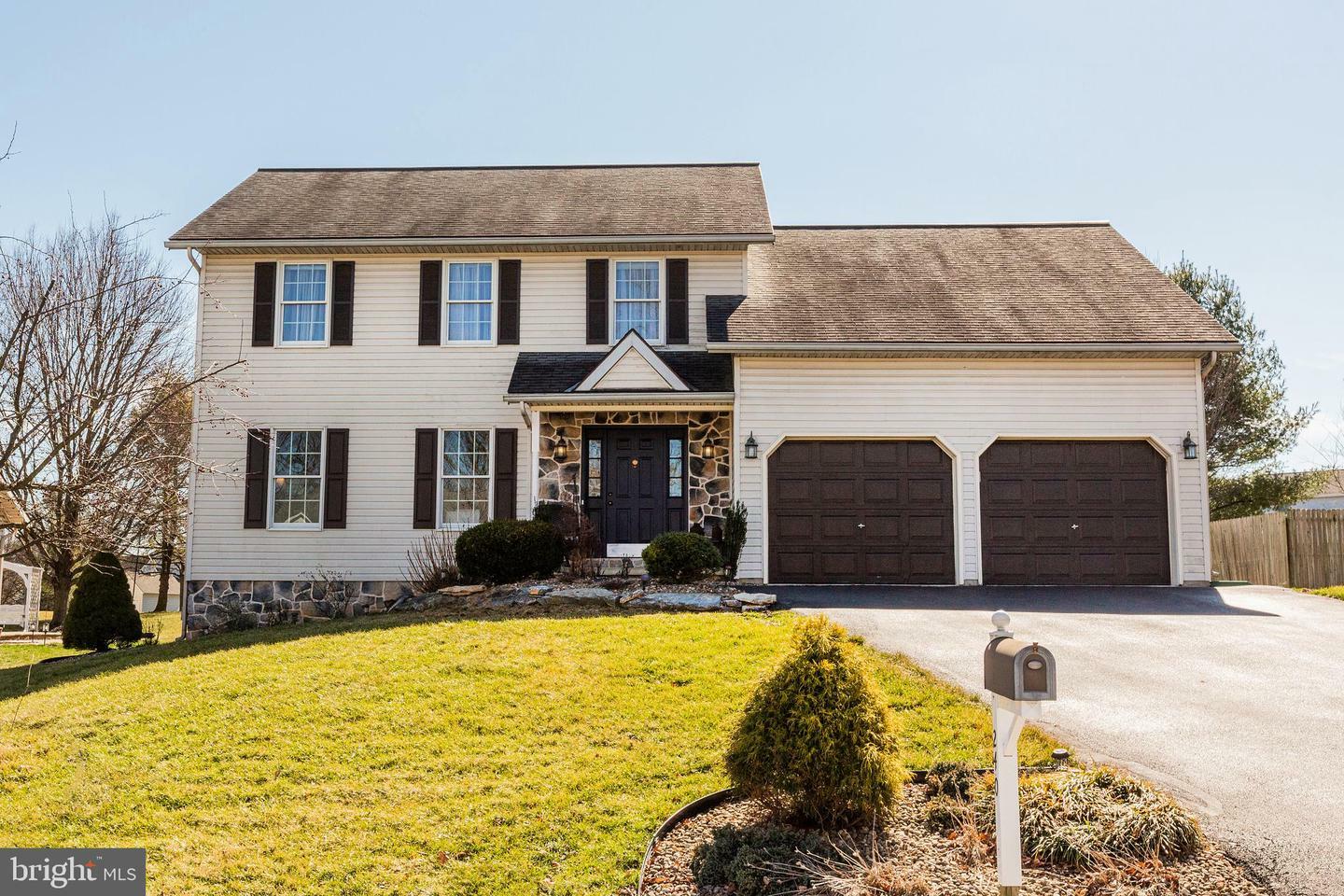 Property Photo: 240 Weymouth Drive PA 17042