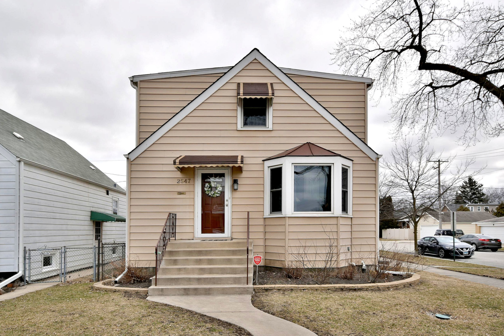 Property Photo: 2547 Rhodes Avenue IL 60171