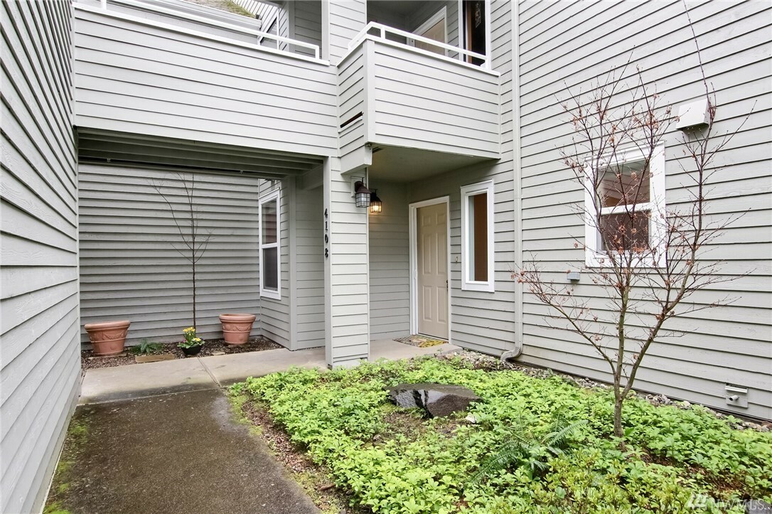 Property Photo:  4108 221st Place SE 1073  WA 98029 