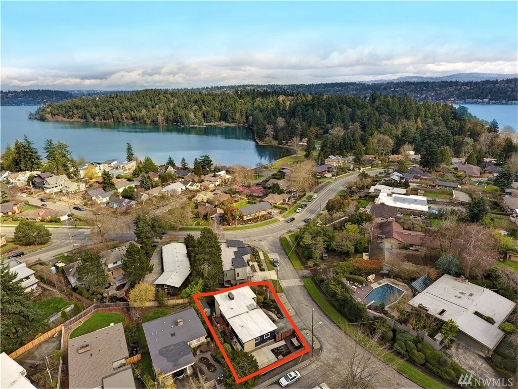 Property Photo:  5815 Oakhurst Rd S  WA 98118 