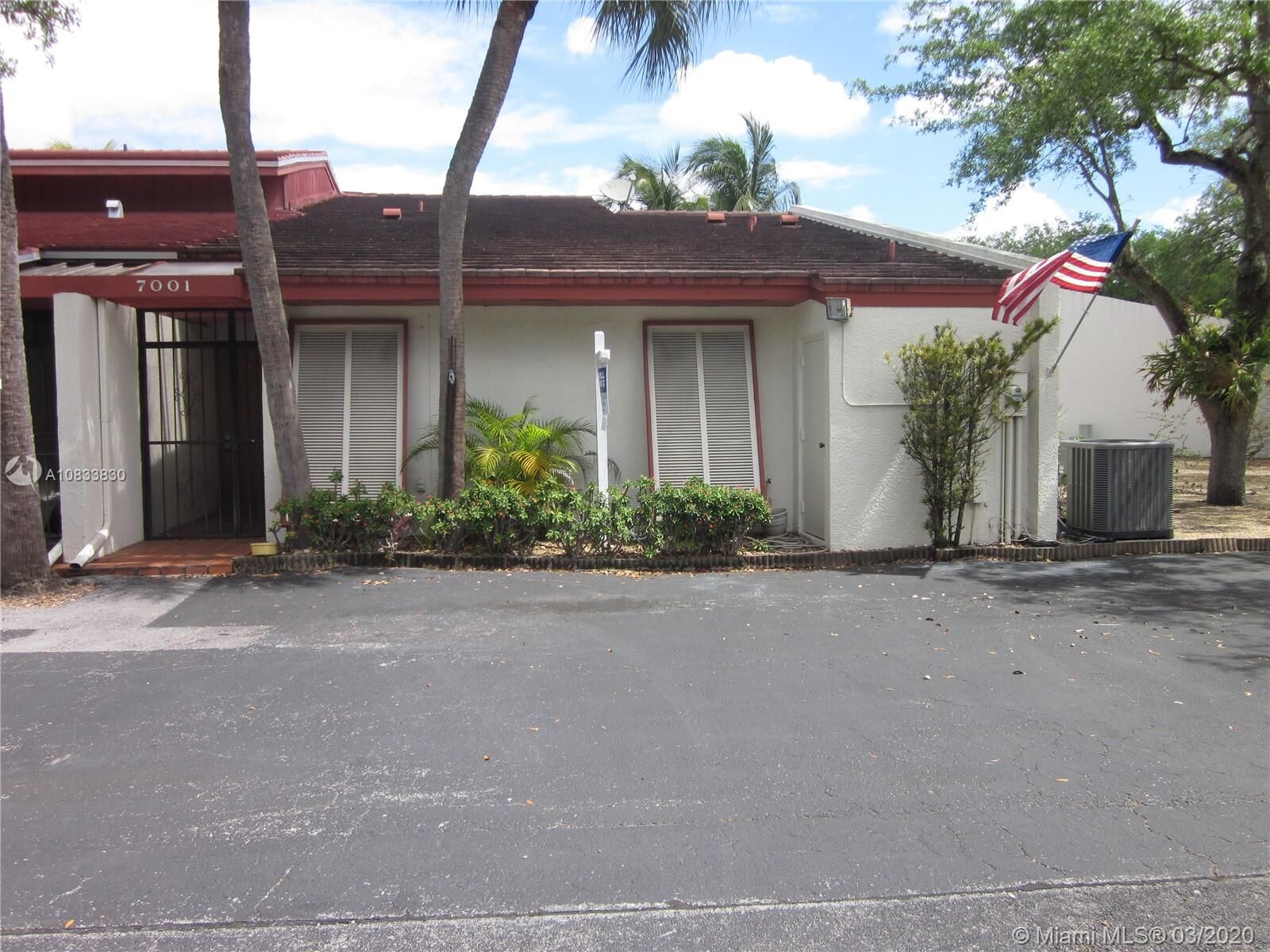 Property Photo: 7001 Greentree Ln FL 33014