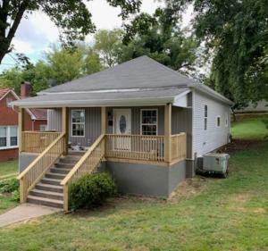 Property Photo:  208 N N Hill St  TN 37771 