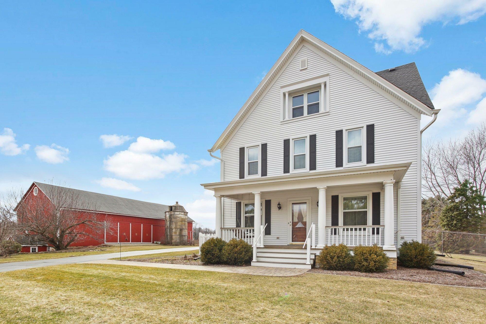 Property Photo: 8471 Kettle View Dr WI 53040