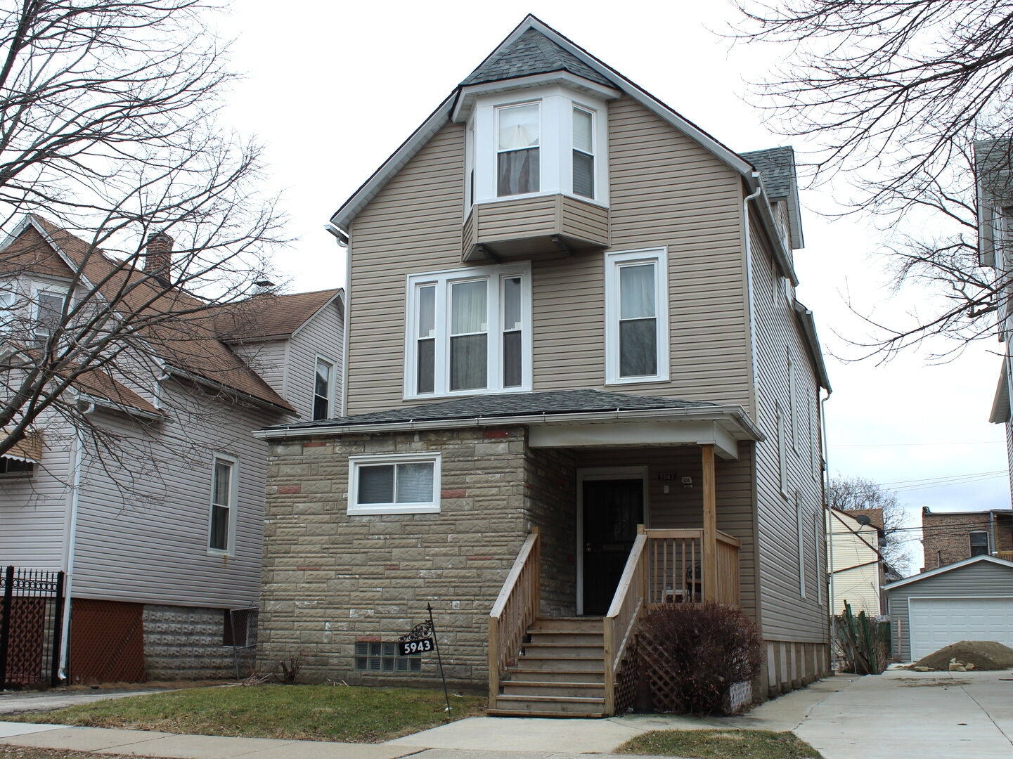 Property Photo: 5943 West Iowa Street 1 IL 60651