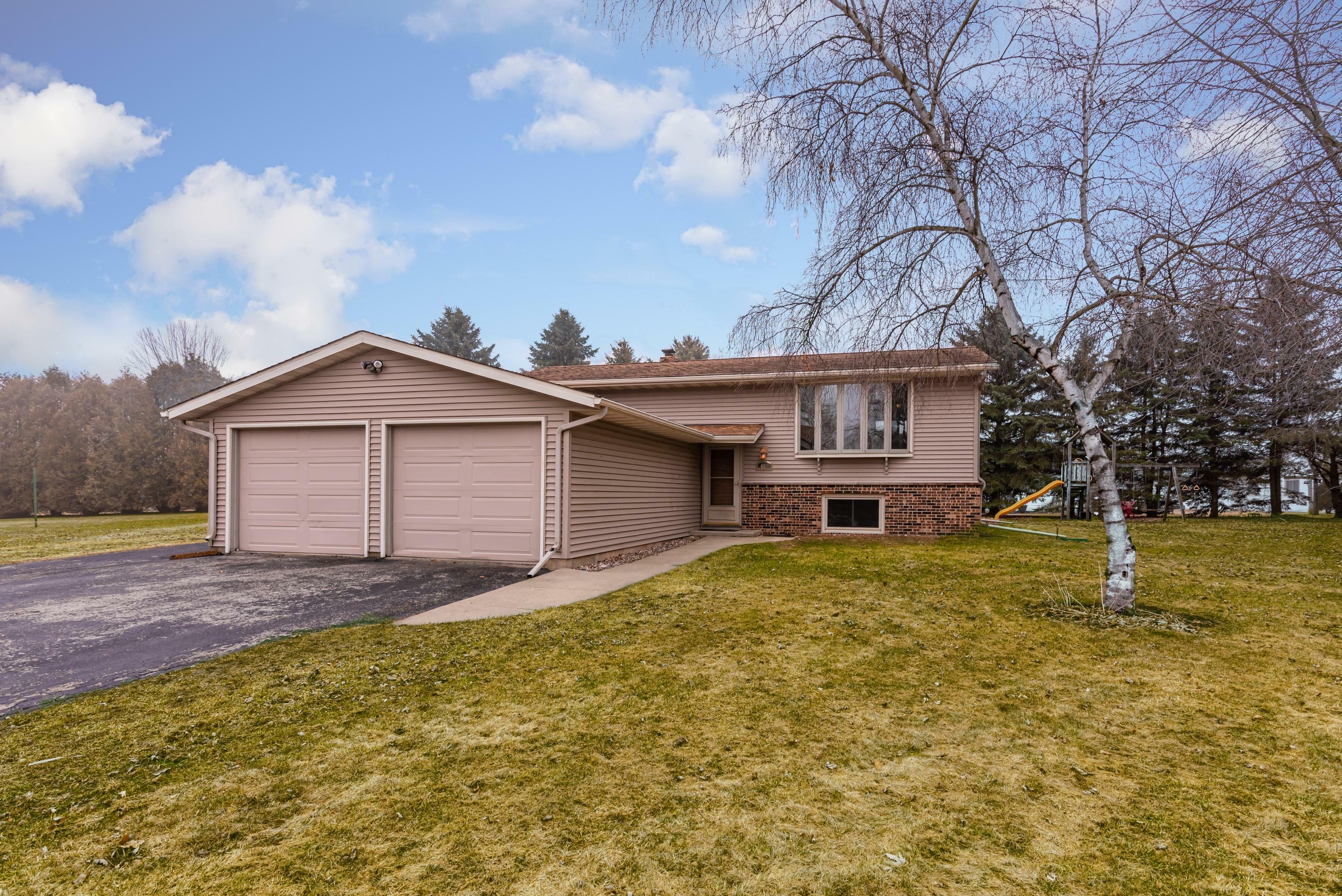 Property Photo: 406 Lisa Cir WI 53004