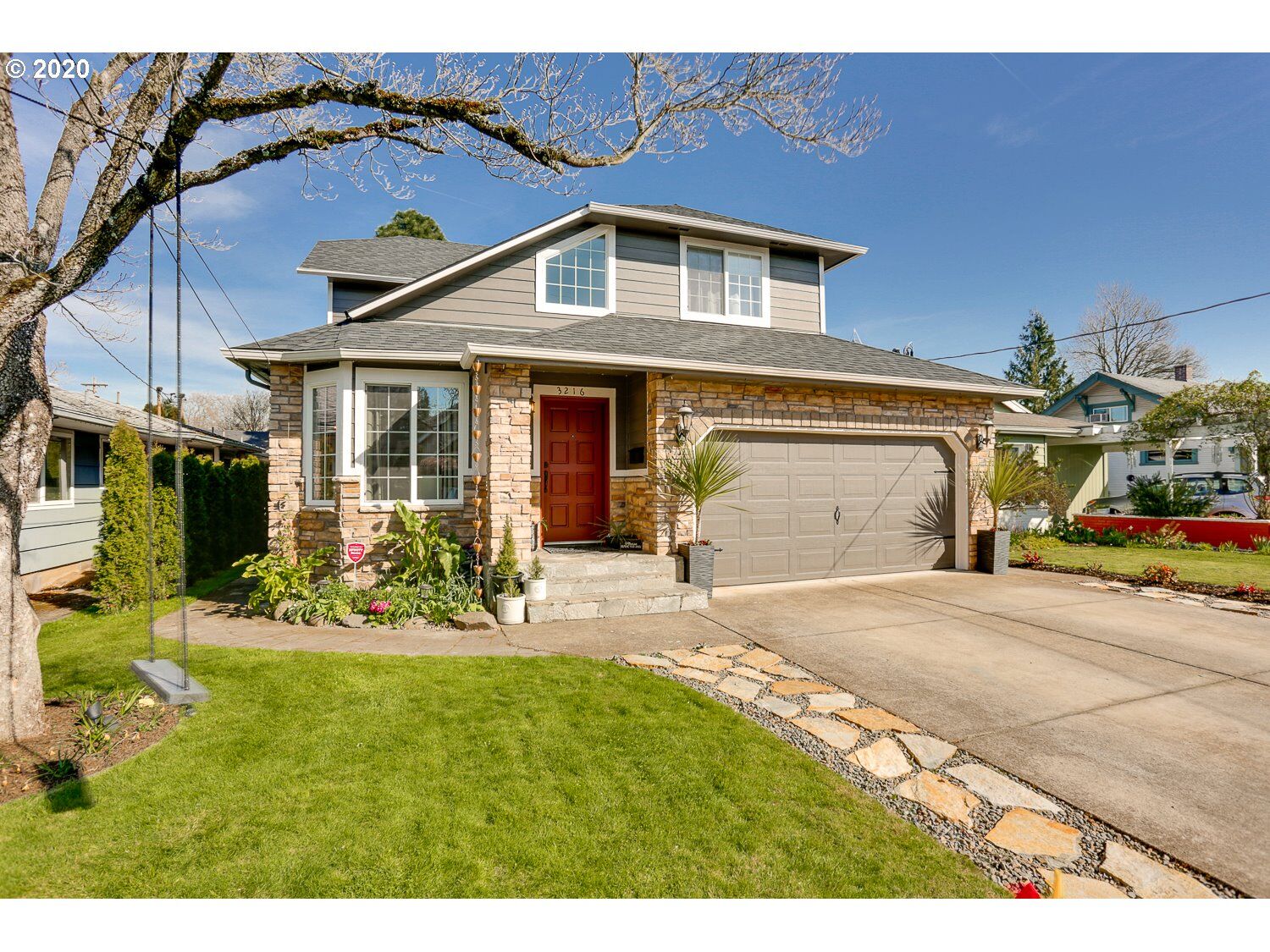 Property Photo: 3216 NE 71st Ave OR 97213