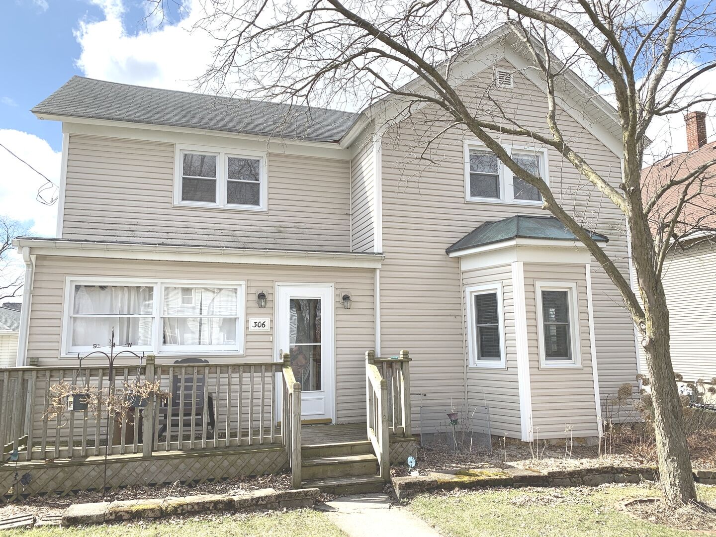 Property Photo: 306 S 3rd Street IL 60146