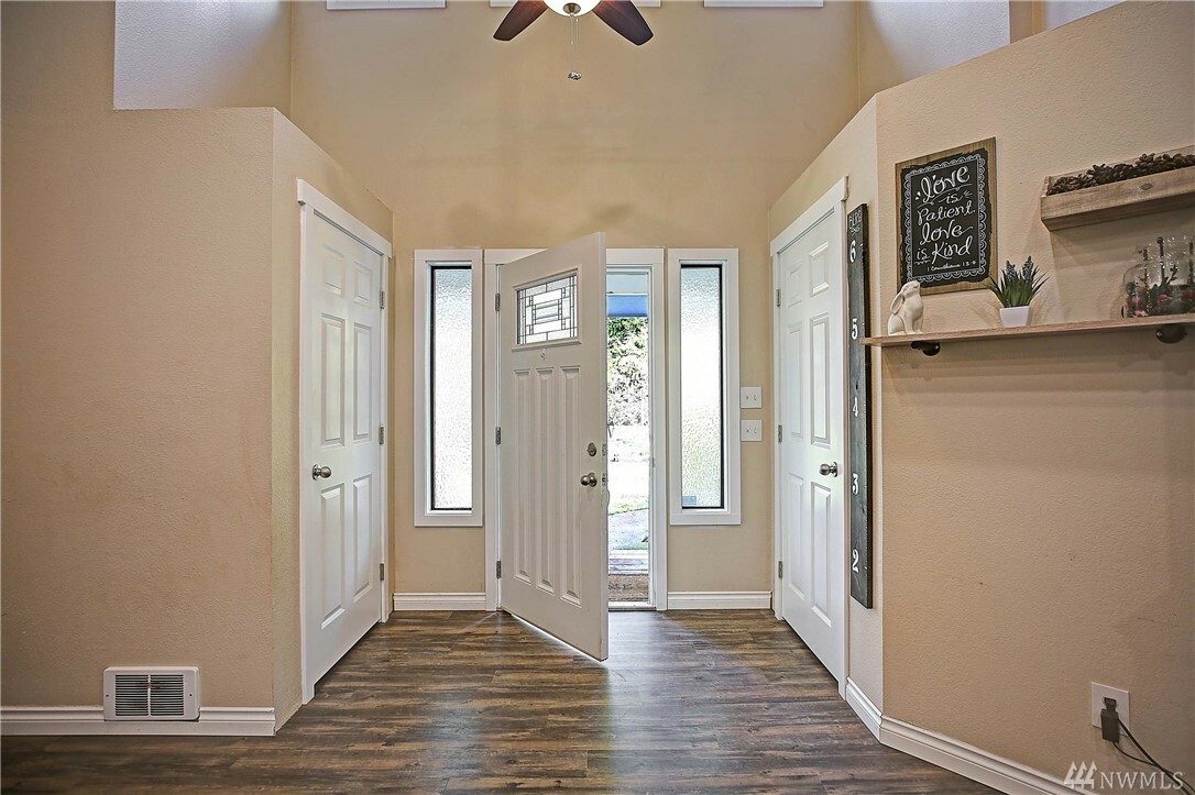 Property Photo: 7628 S Lake Ketchum Rd WA 98292
