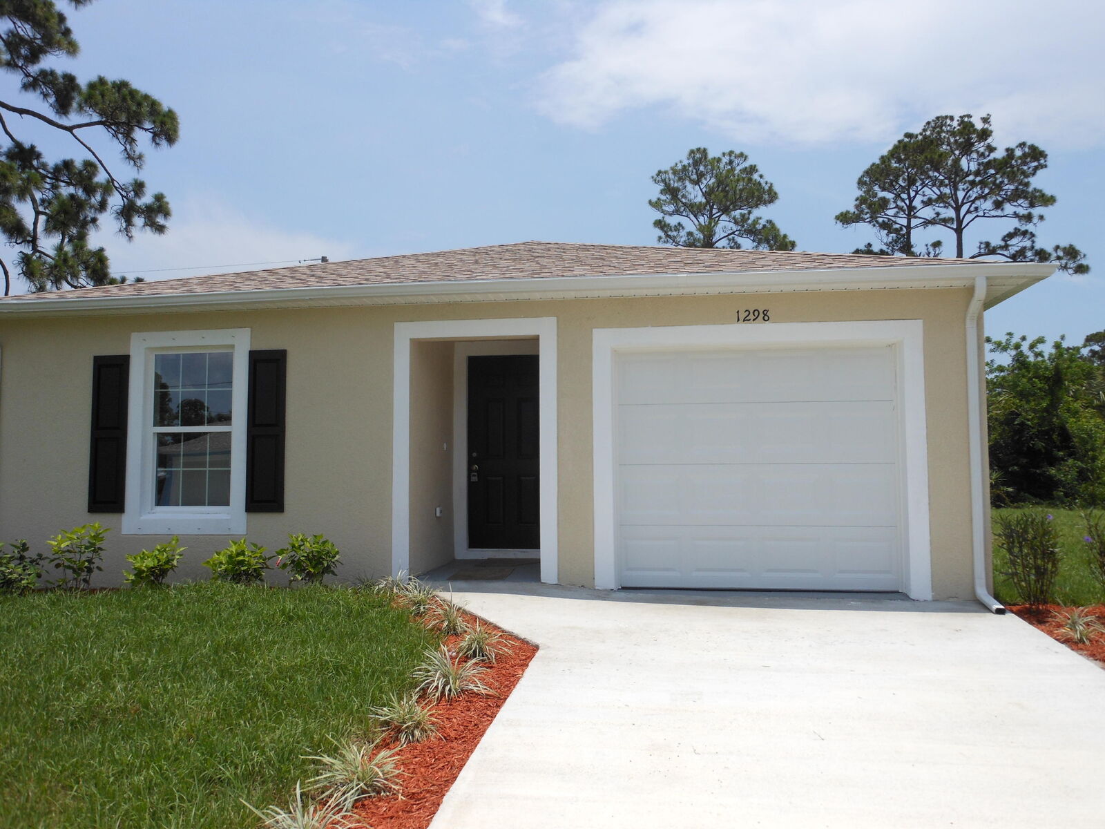 Property Photo:  1298 11th Avenue SW  FL 32962 