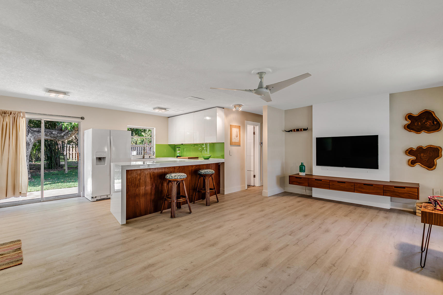 Property Photo:  1857 Pleasant Drive  FL 33408 