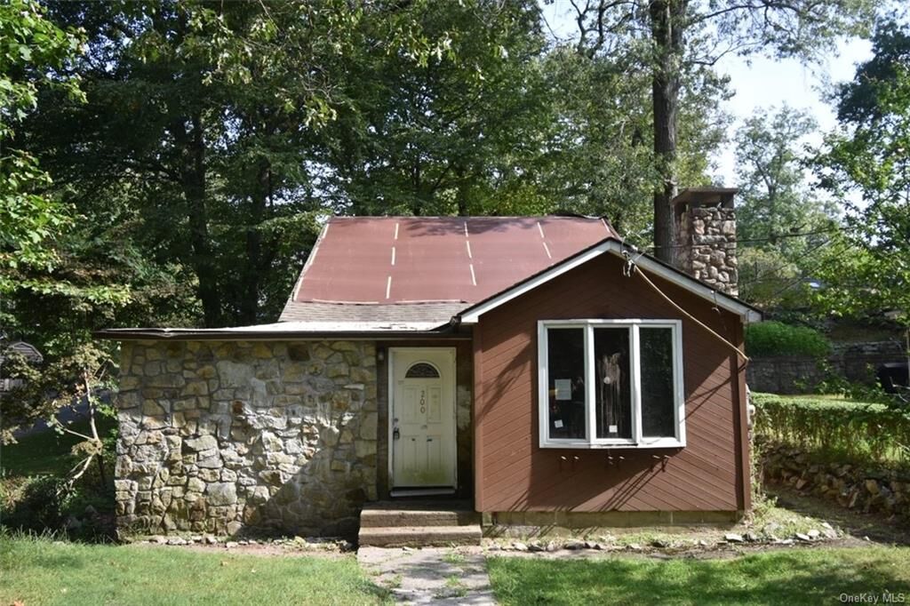 Property Photo:  200 Walnut Road  NY 10537 