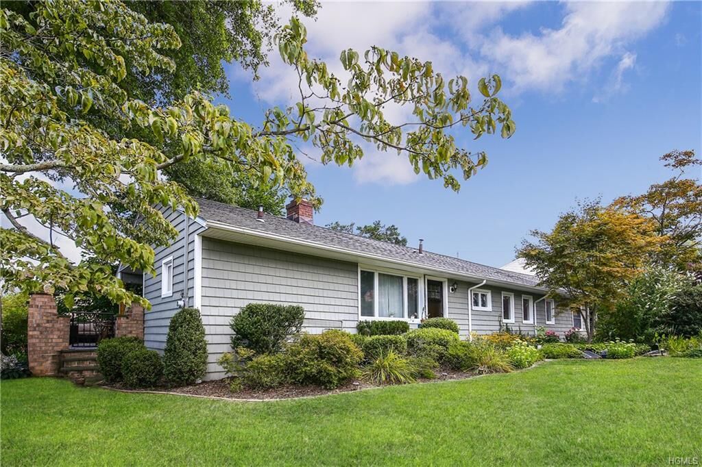 Property Photo: 44 Manitou Trail NY 10603