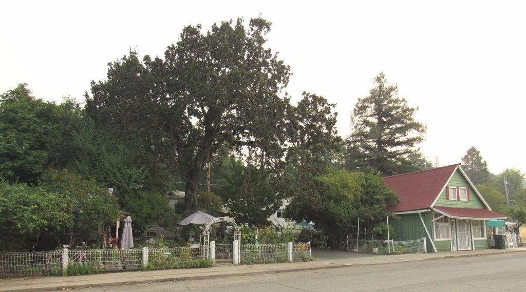 Property Photo: 535 4th Avenue OR 97525