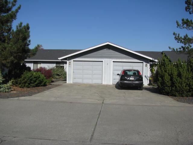 1295 Willow Lane  Grants Pass OR 97527 photo
