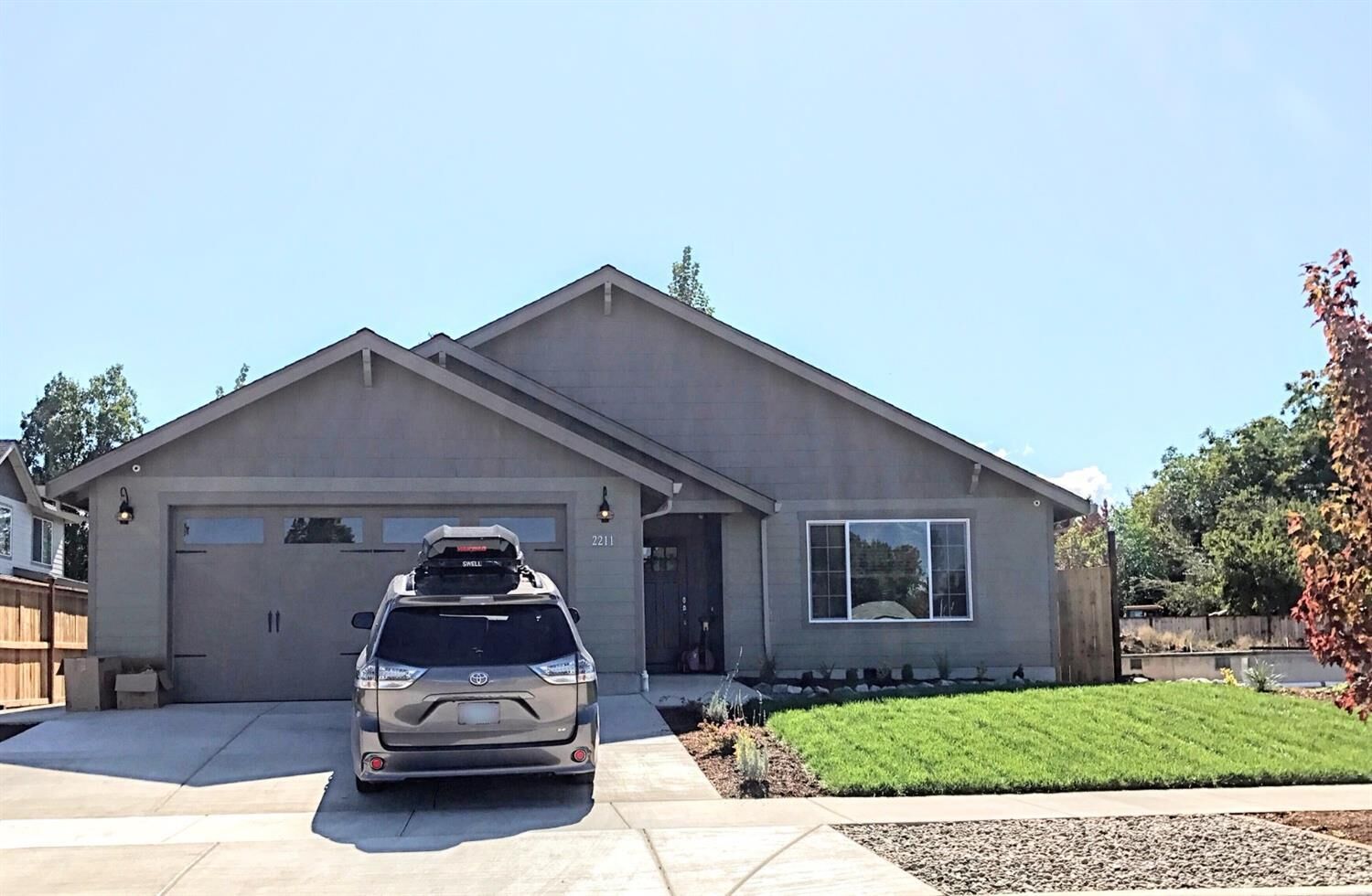 Property Photo:  2211 Westwood Drive  OR 97501 