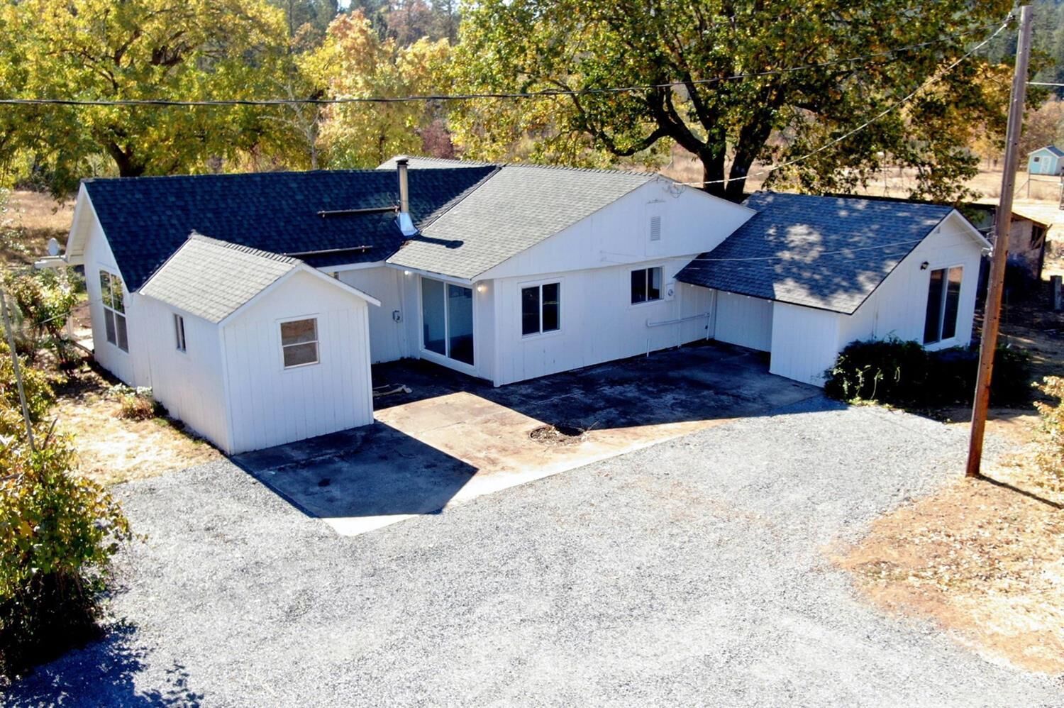 Property Photo: 1031 Daisy Hill Road OR 97527