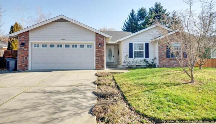 1828 Cottonwood Drive  Central Point OR 97502 photo