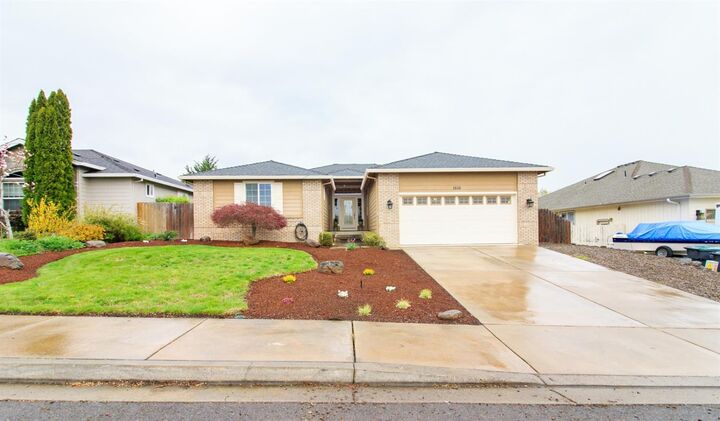 1610 Thrasher Lane  Medford OR 97504 photo