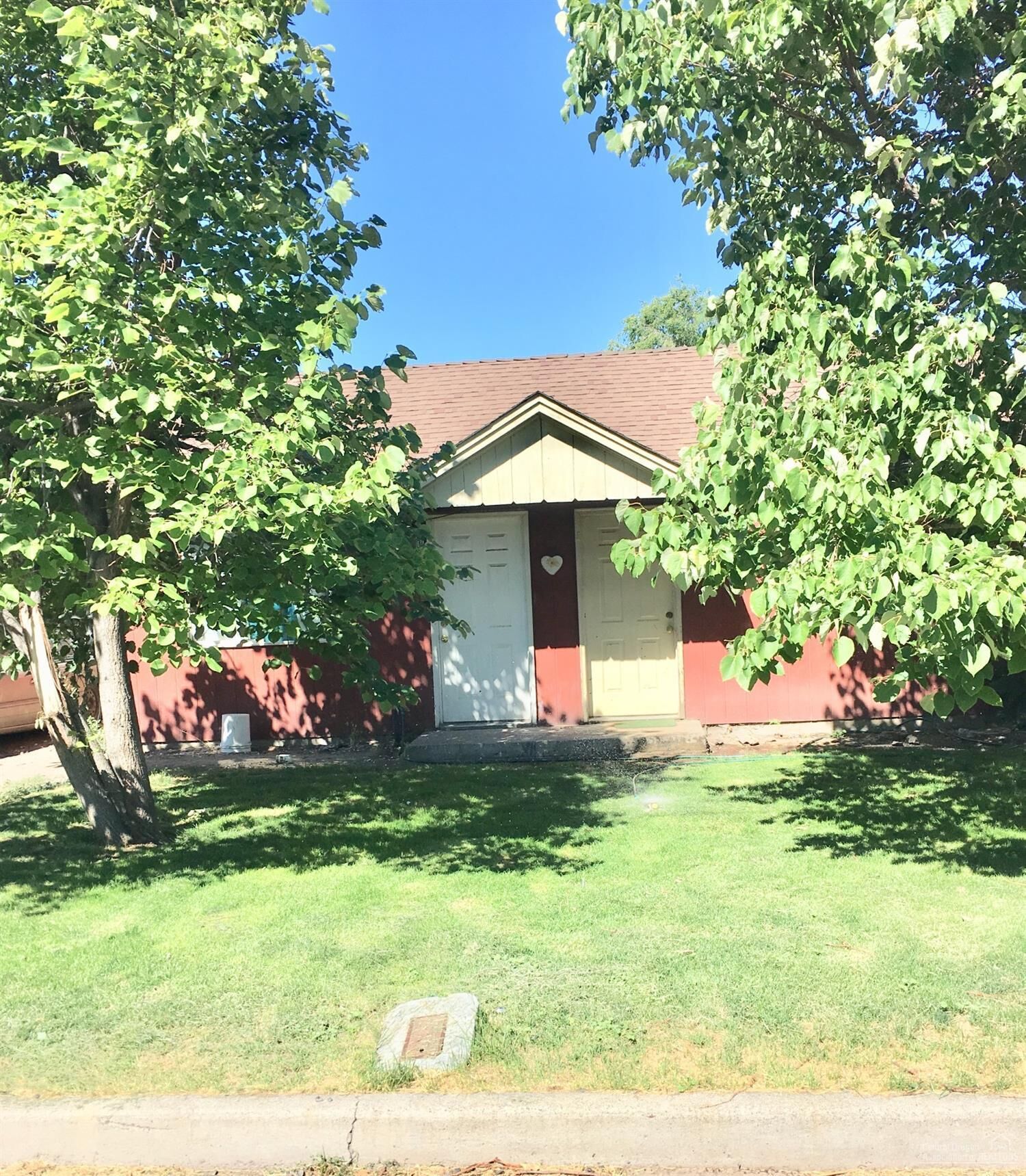 Property Photo:  86 SW 1st Street  OR 97741 