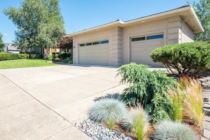 Property Photo:  3308 Creek View Drive  OR 97504 