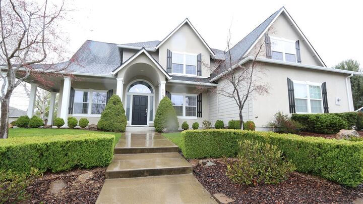 1131 Michael Lane  Eagle Point OR 97524 photo