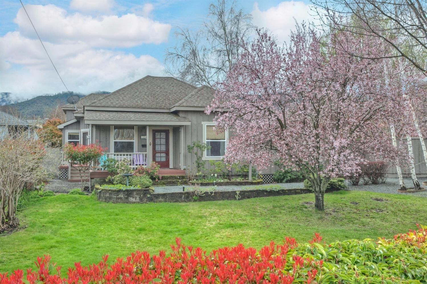 Property Photo: 1366 E Main Street OR 97520