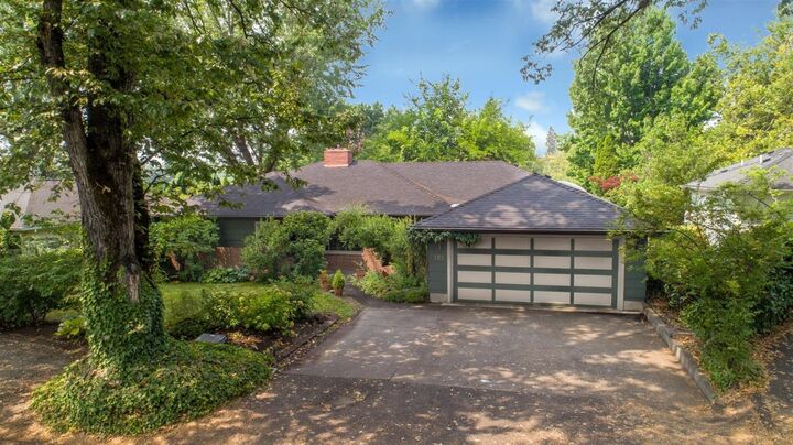 121 Valley View Drive  Medford OR 97504 photo