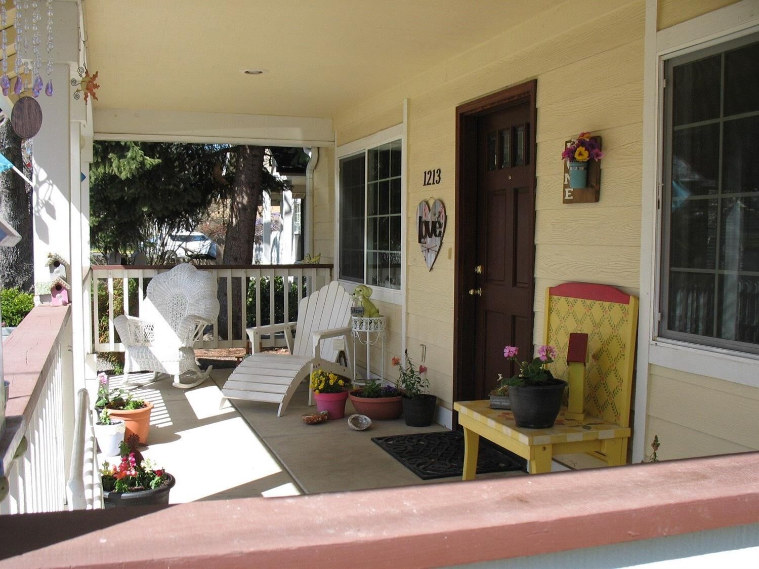 Property Photo: 1213 Iowa Street OR 97520