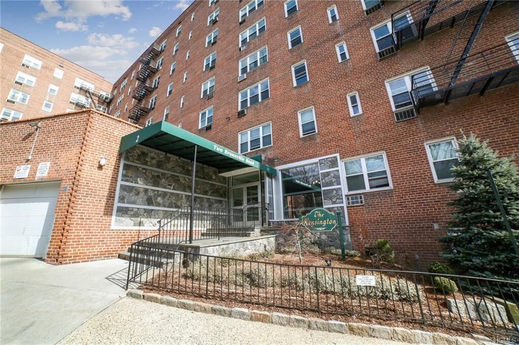 Property Photo:  2 Bronxville Road 7C  NY 10708