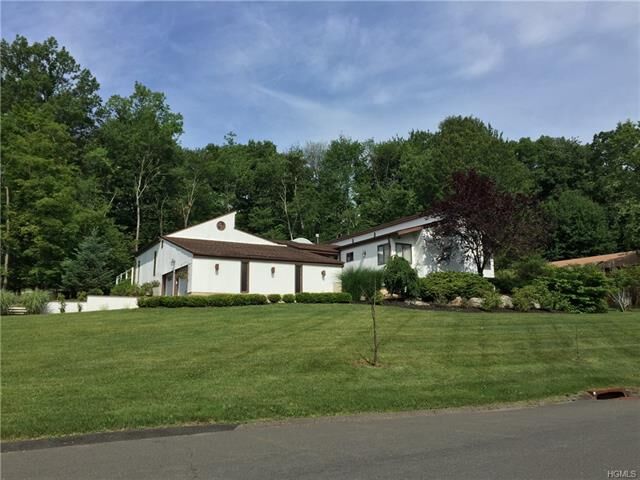 Property Photo:  8 Woodfield Road  NY 10970 