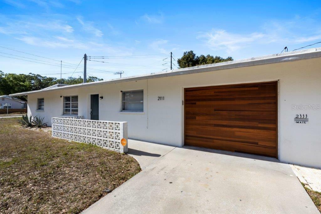 Property Photo:  2111 10th Street  FL 34237 