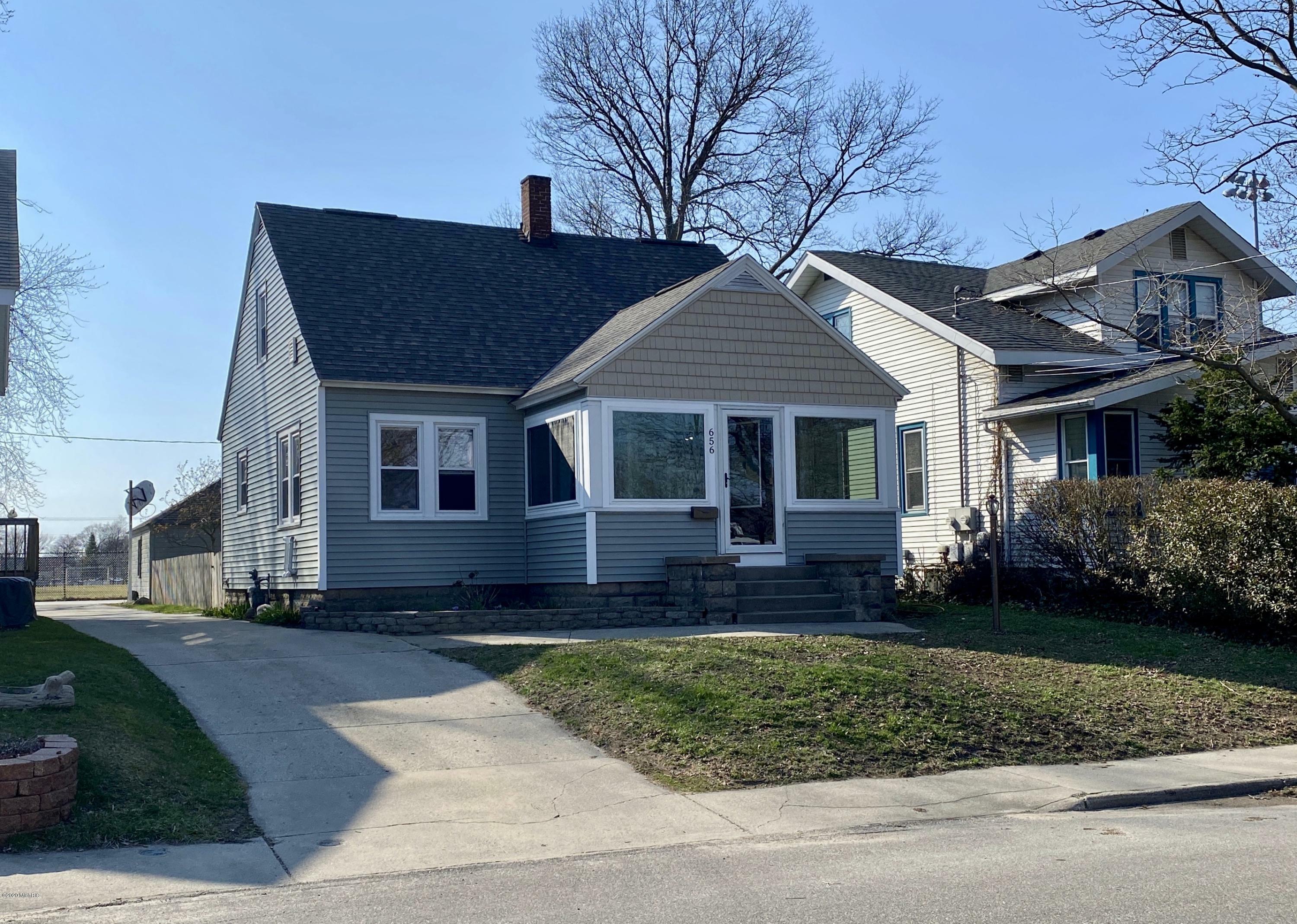 Property Photo: 656 Washington Avenue MI 49423