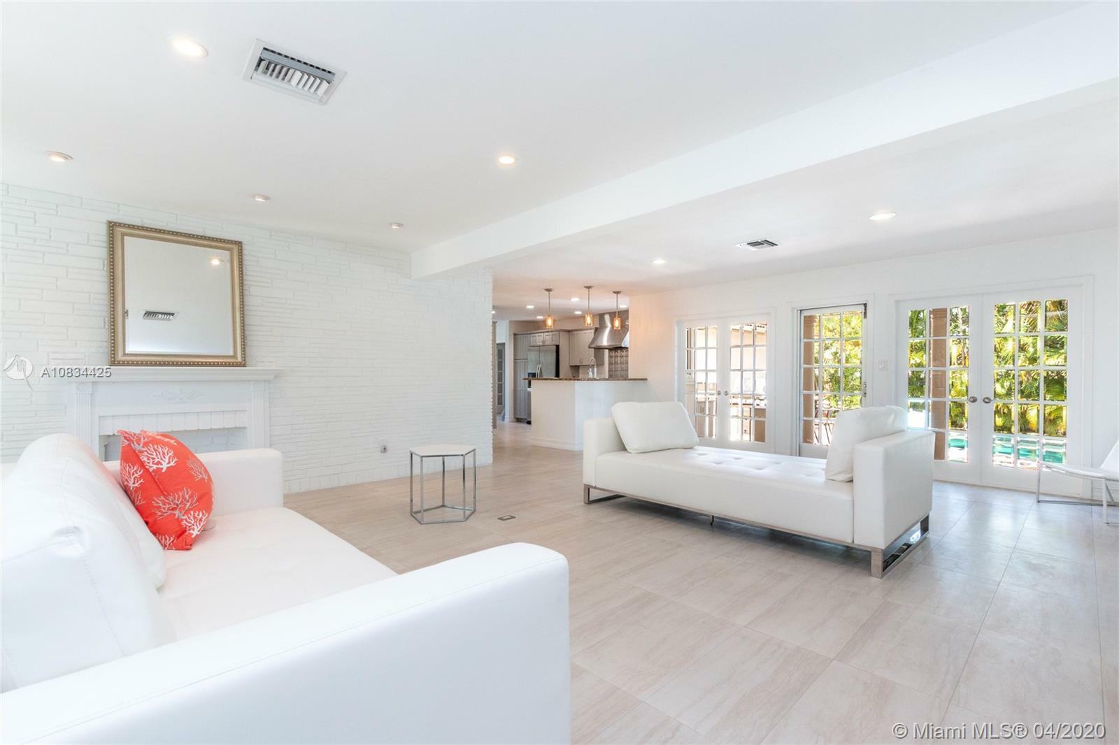 Property Photo: 1435 Washington St FL 33020