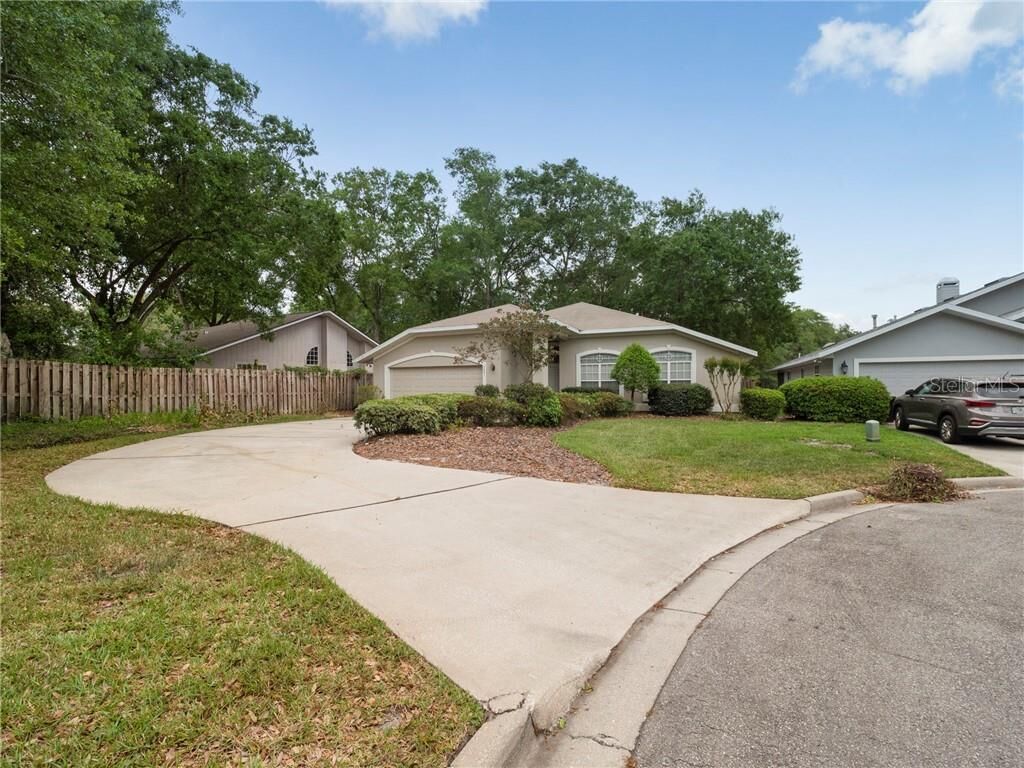 Property Photo: 3601 NW 61st Pl FL 32653