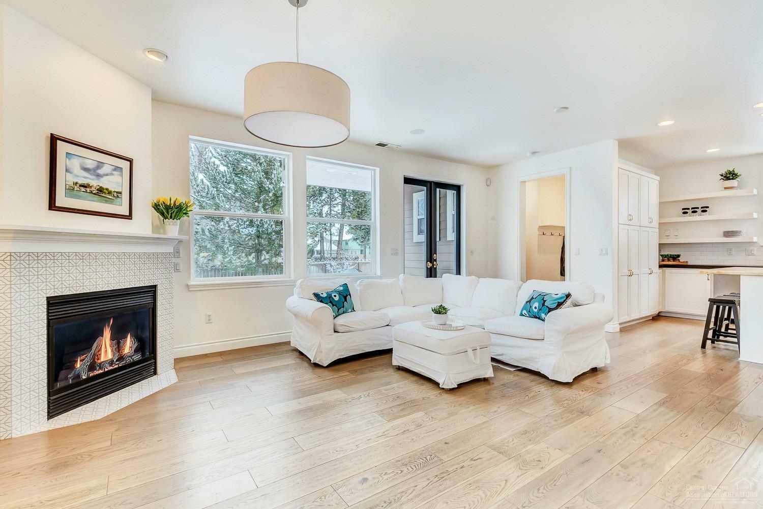 Property Photo: 19448 Blue Lake Loop OR 97702