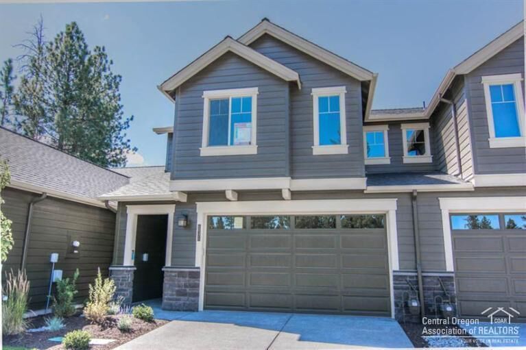 Property Photo:  60459 Hedgewood Lane  OR 97702 