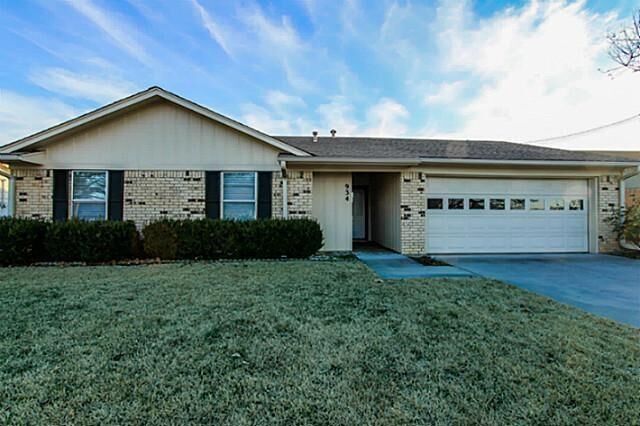 Property Photo:  934 Jefferson E Street  TX 75482 