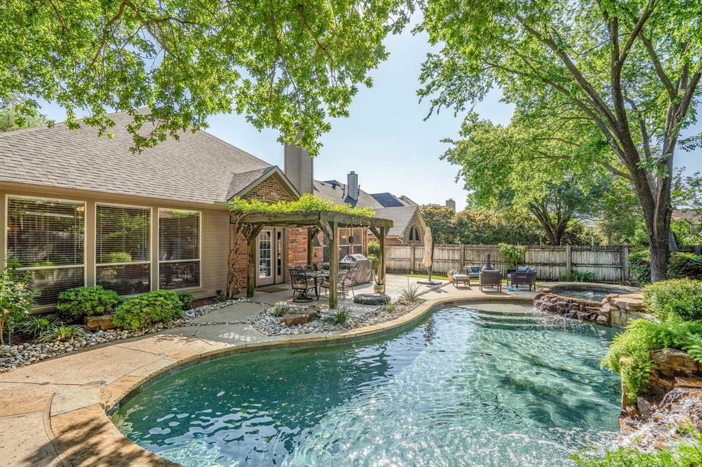 Property Photo: 2524 Springhill Drive TX 76051