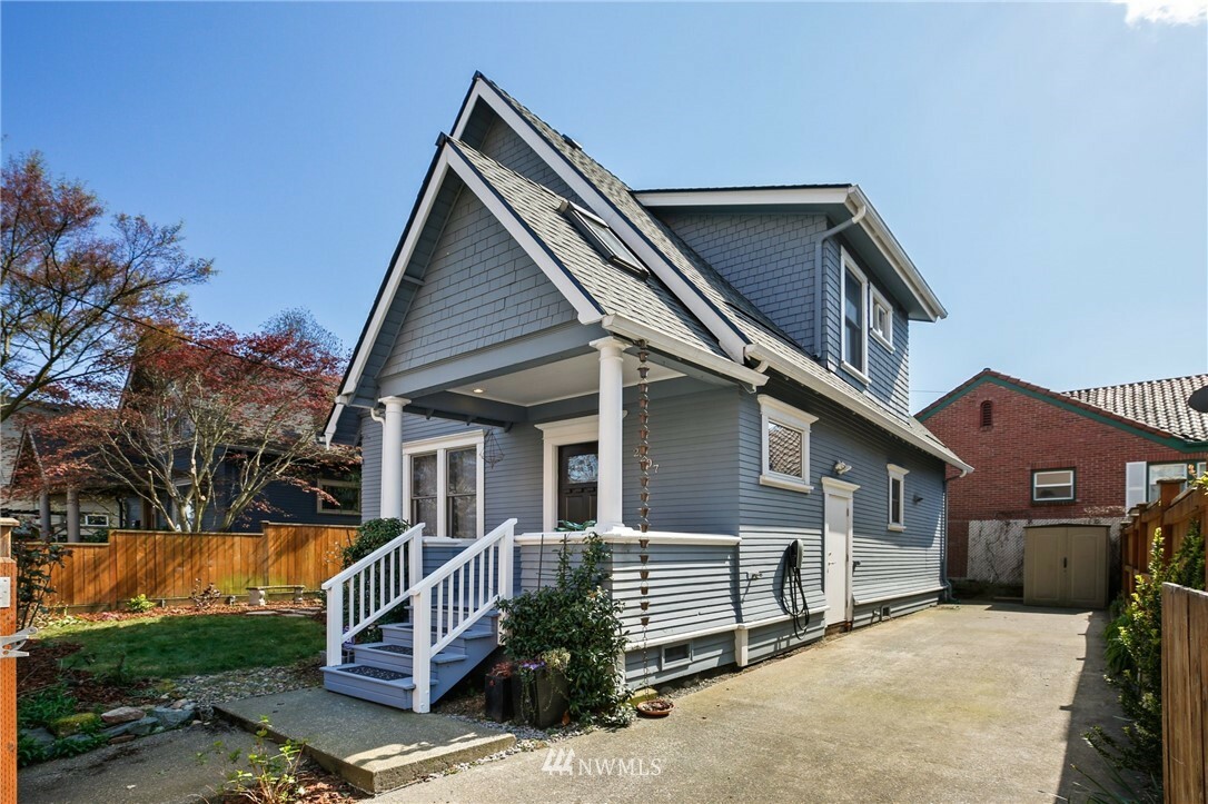 Property Photo:  2207 E Olive Street  WA 98122 