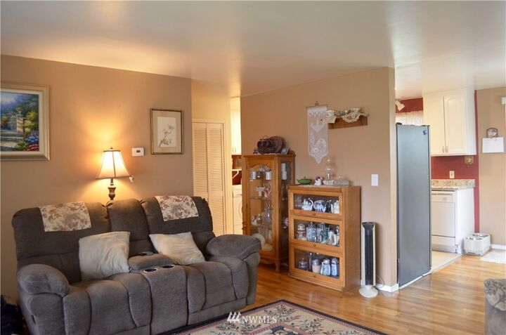 Property Photo: 10945 SE 164th Street WA 98055