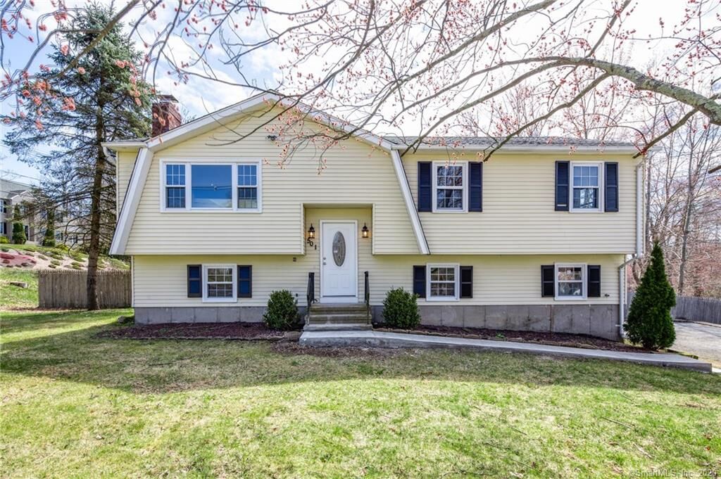 Property Photo:  501 Mulberry Street  CT 06770 