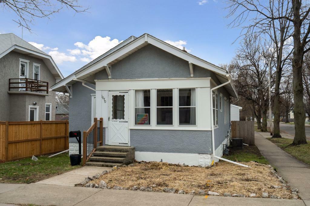 Property Photo:  1070 Pleasant Avenue  MN 55102 