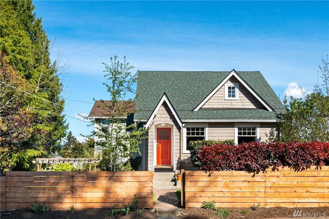 Property Photo: 11216 84th Avenue S WA 98178