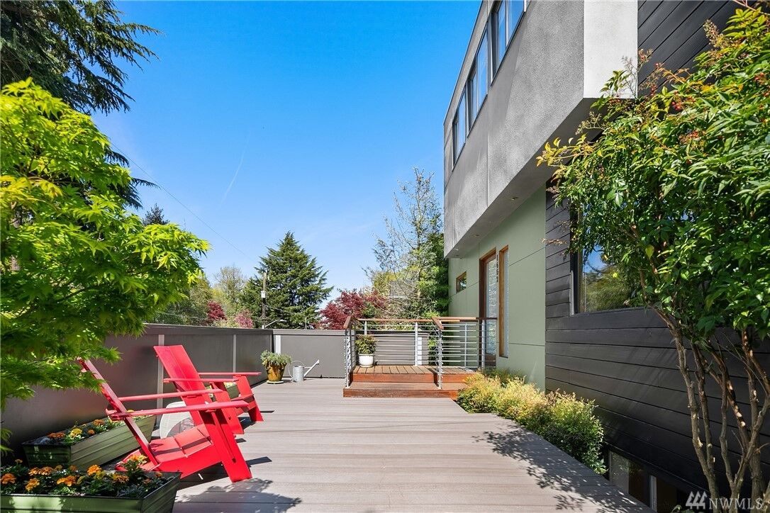 Property Photo:  1652  21st Avenue E  WA 98112 