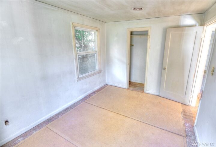 Property Photo:  2560  10th Avenue W  WA 98119 