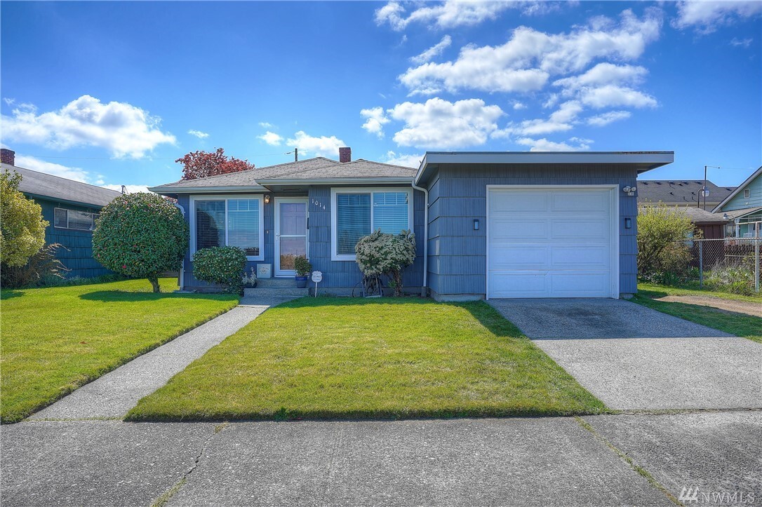 Property Photo: 1014 S Wright Avenue WA 98418