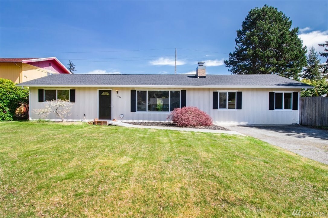 Property Photo: 3814 Pineneedle Dr NE WA 98310