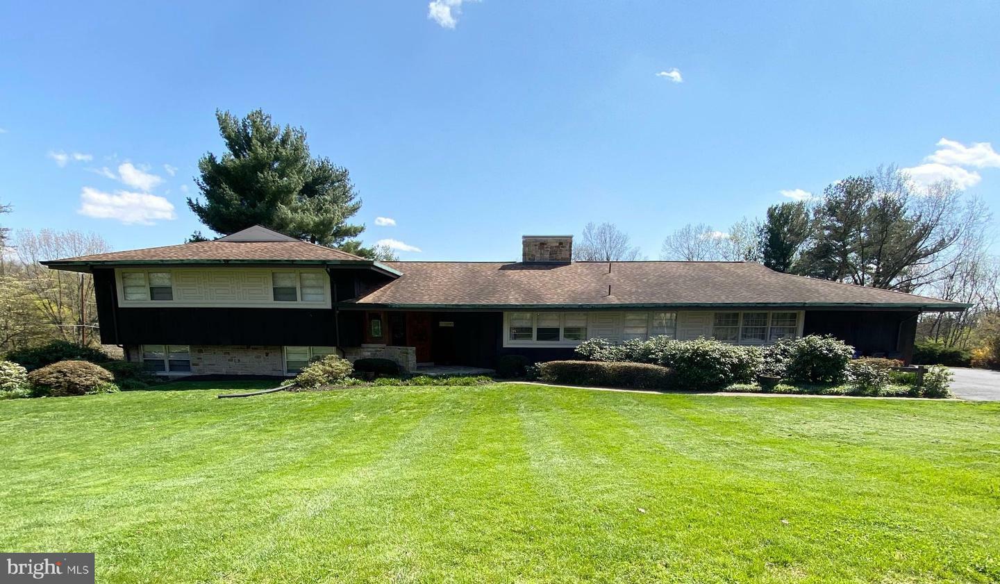 Property Photo:  1090 Cardinal Drive  PA 17111 