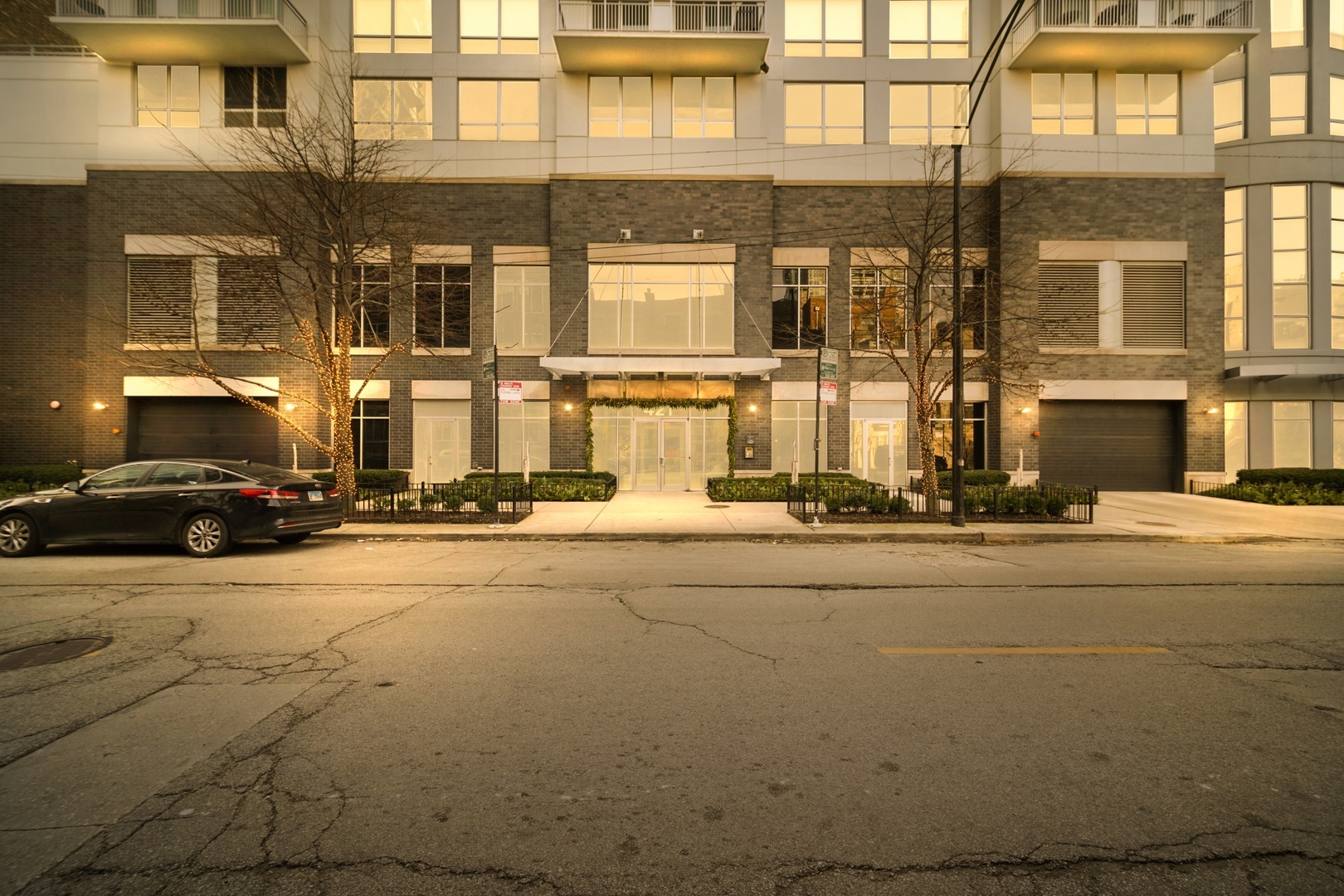 Property Photo:  421 West Huron Street 801  IL 60654 