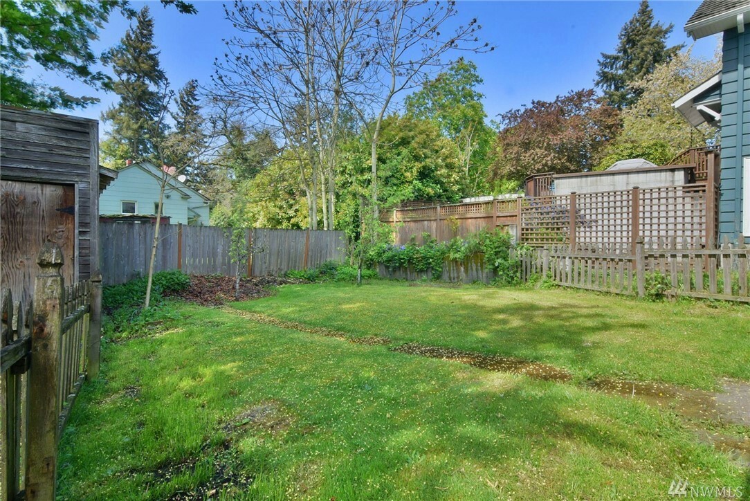 Property Photo:  5531 26th Ave NE  WA 98105 